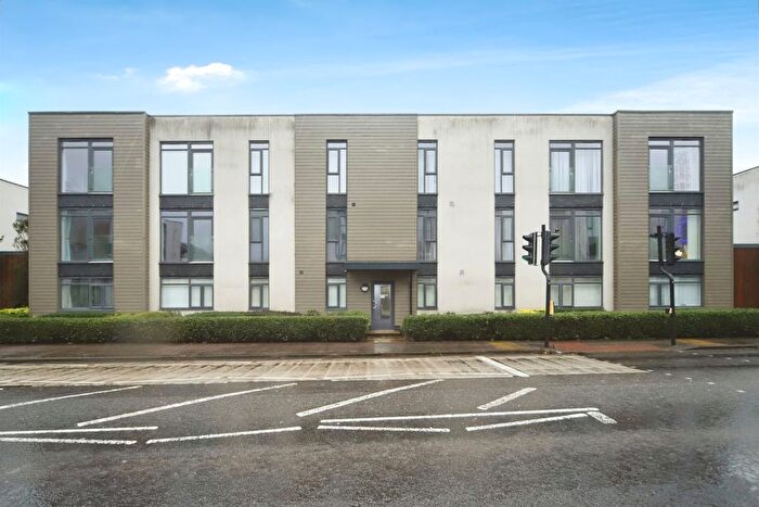 2 Bedroom Flat For Sale In Cunningham Court, Taunton, TA1