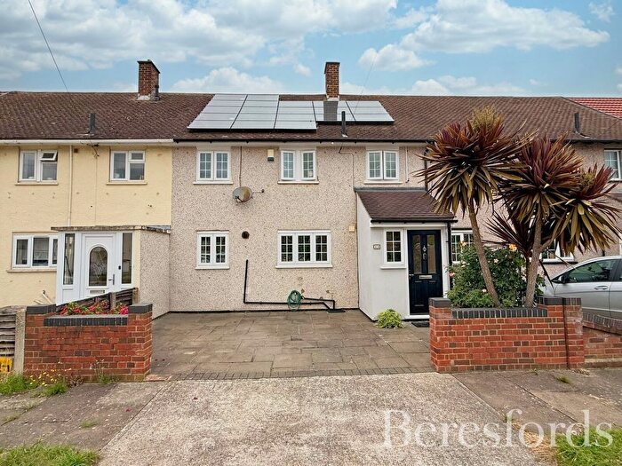 3 Bedroom Terraced House For Sale In Gillam Way, Rainham, RM13