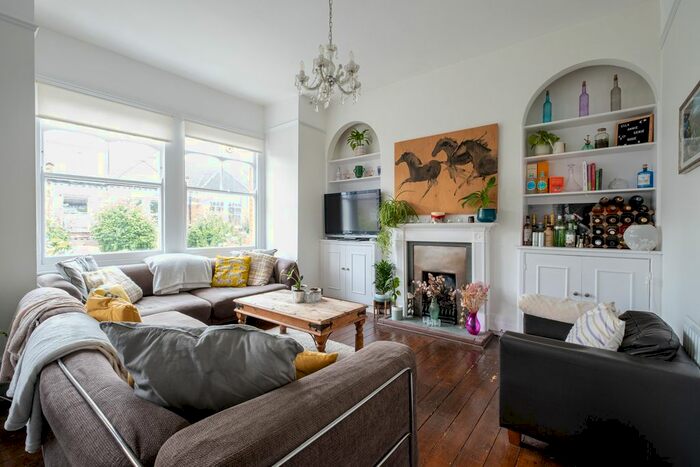 4 Bedroom Flat To Rent In Stapleton Road, London, SW17