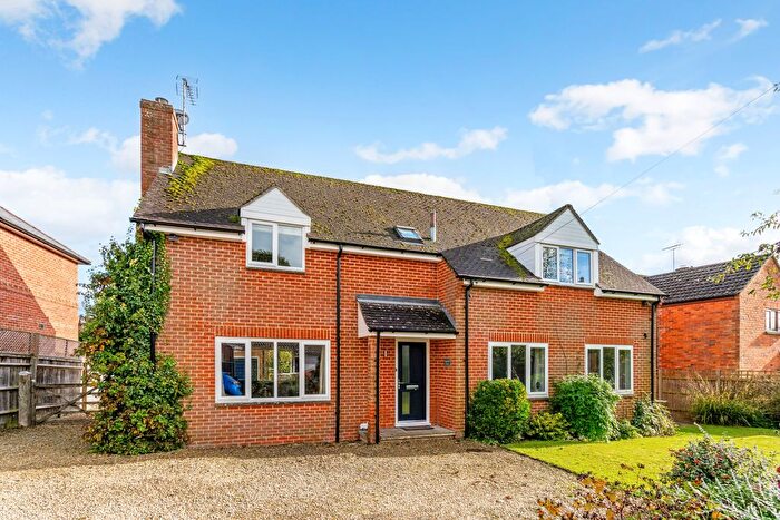 4 Bedroom Detached House For Sale In Main Street, Newbury, RG20
