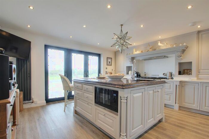 2 Bedroom Flat To Rent In Marine Crescent, Goring-By-Sea, Worthing, BN12