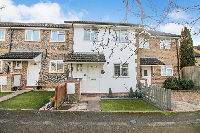 3 Bedroom Terraced House For Sale In Chive Court, Farnborough, GU14