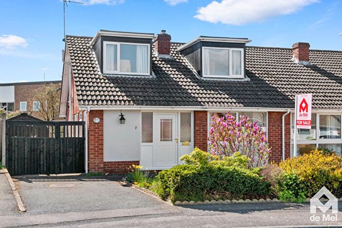 3 Bedroom Semi Detached House For Sale In Selborne Road, Bishops Cleeve, GL52