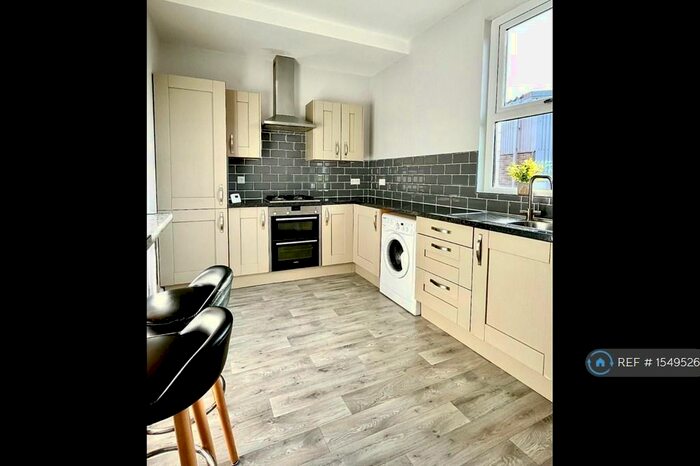 1 Bedroom Flat To Rent In Whitehall Road, Leeds, LS12