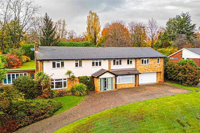 6 Bedroom Detached House For Sale In Silverthorn Drive, Longdean Park, Hemel Hempstead, Hertfordshire, HP3