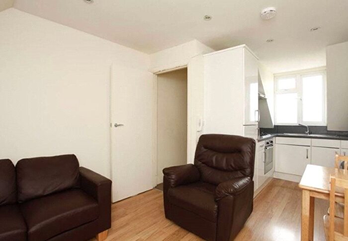 1 Bedroom Flat To Rent In Golders Green Road, Golders Green, NW11
