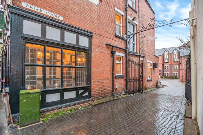 2 Bedroom Flat For Sale In Friar Court, Worcester, WR1