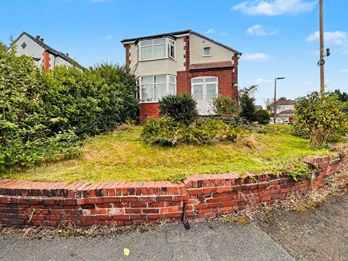 3 Bedroom Detached House For Sale In Windsor Road, Prestwich, M25