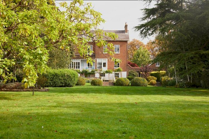 8 Bedroom Detached House To Rent In Hampton Court Road, Hampton Court, KT8