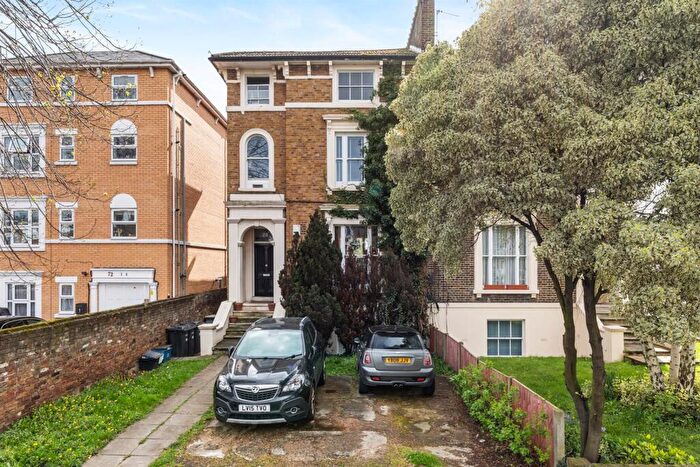 2 Bedroom Flat To Rent In New Wanstead, Wanstead, E11