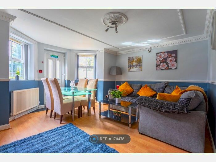 3 Bedroom Flat To Rent In Harrogate Road, Leeds, LS7