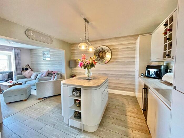 3 Bedroom Semi-Detached House For Sale In Hillcrest Road, Newhaven, BN9