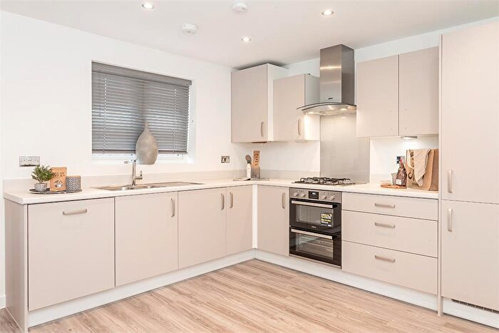 3 Bedroom Semi Detached House For Sale In Old Broyle Road, Chichester, PO19