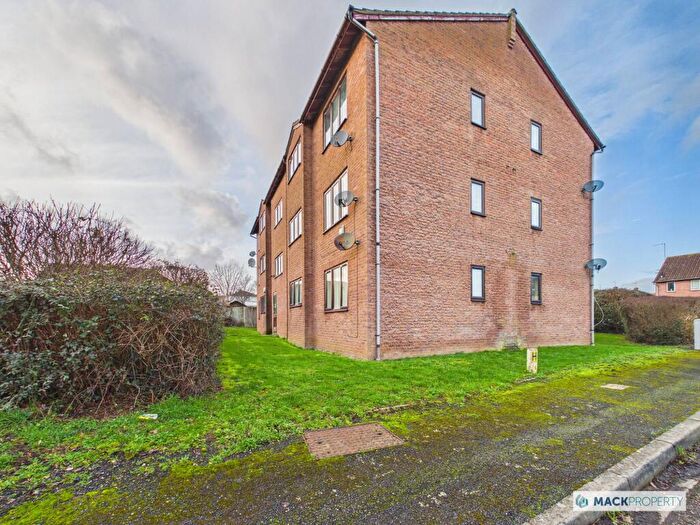 1 Bedroom Flat To Rent In Coventry Close, Tewkesbury, GL20