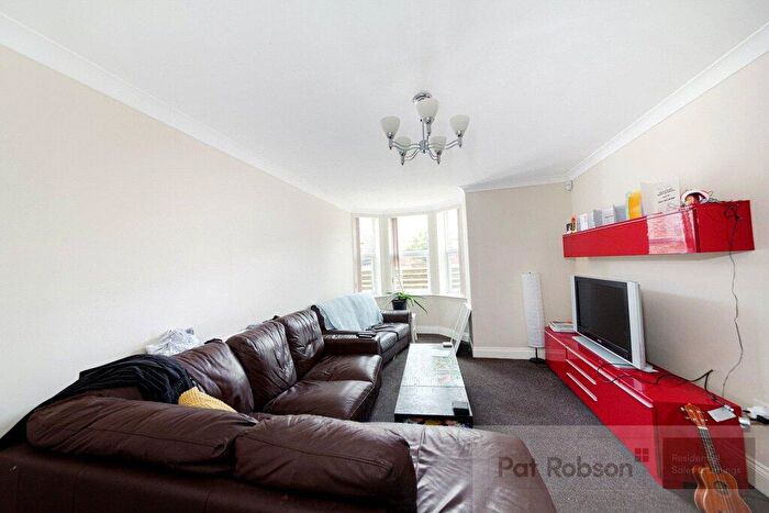 4 Bedroom Apartment To Rent In Heaton Road, Heaton, Newcastle Upon Tyne, NE6