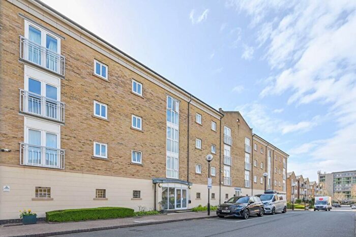 2 Bedroom Flat For Sale In Millennium Drive, Canary Wharf, London, E14