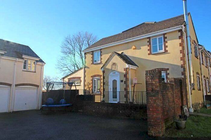 3 Bedroom End Of Terrace House To Rent In Robin Drive, Launceston, Cornwall, PL15