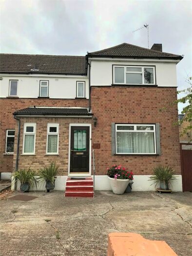 3 Bedroom Semi-Detached House To Rent In Brockley View, London, SE23