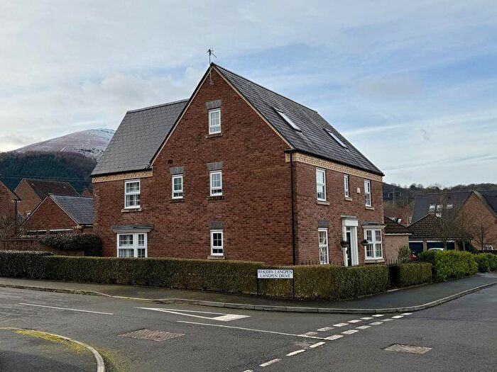 6 Bedroom Detached House For Sale In Coopers Way, Llanfoist, NP7