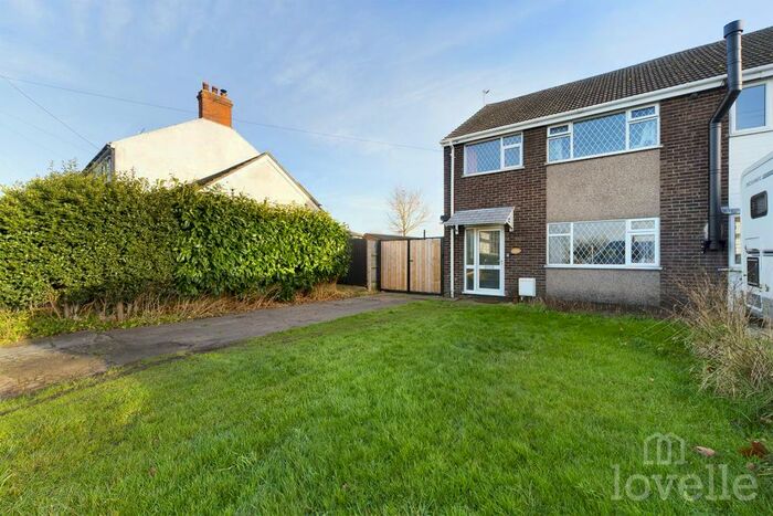 3 Bedroom Semi-Detached House For Sale In Townside, East Halton, North Lincolnshire, DN40