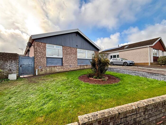 3 Bedroom Bungalow For Sale In Skomer Drive, Milford Haven, Pembrokeshire, SA73