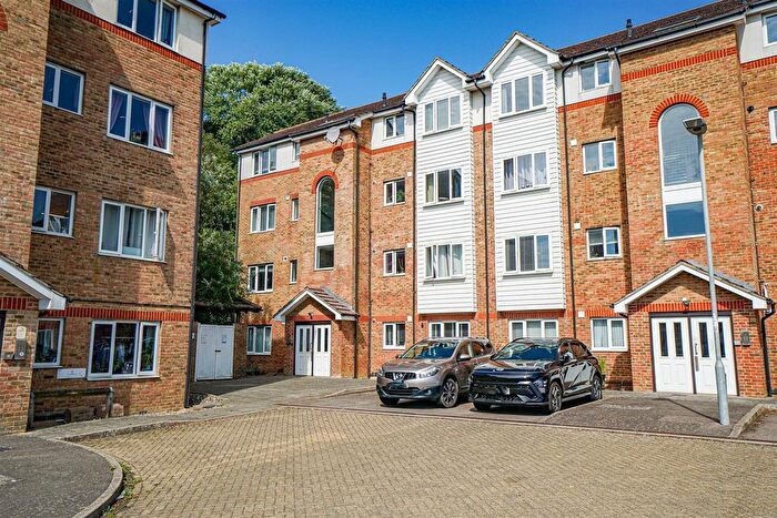 2 Bedroom Flat For Sale In Lovat Mead, St. Leonards-On-Sea, TN38