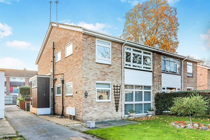 2 Bedroom Maisonette For Sale In Strawberry Lane, Carshalton, SM5