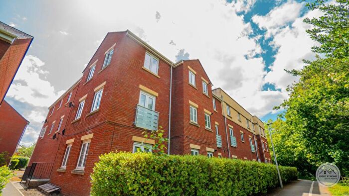 2 Bedroom Flat For Sale In Heraldry Walk, Exeter, EX2