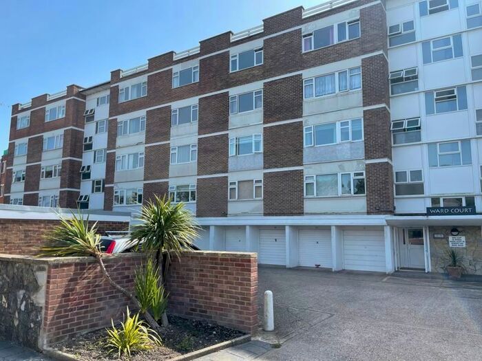 3 Bedroom Flat To Rent In Sea Front, Hayling Island, PO11