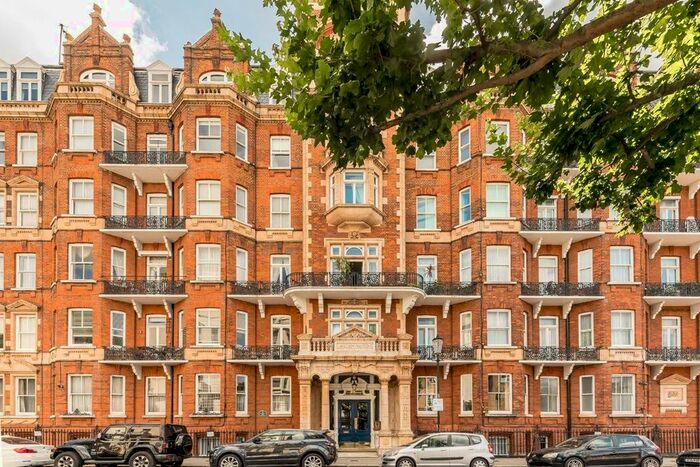 4 Bedroom Flat To Rent In Earl's Court Square, London, SW5