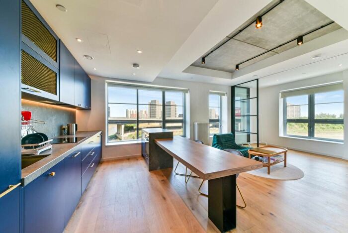 2 Bedroom Apartment To Rent In Douglass Tower, Goodluck Hope, London, E14
