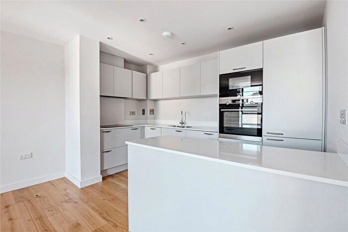 2 Bedroom Flat To Rent In Magdalen Road, St Leonards, Exeter, EX2