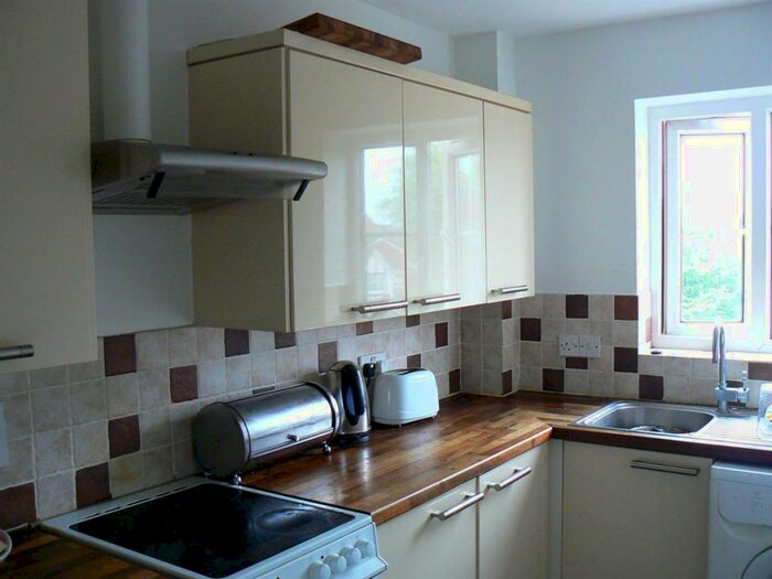 2 Bedroom Apartment To Rent In Mp, SL3