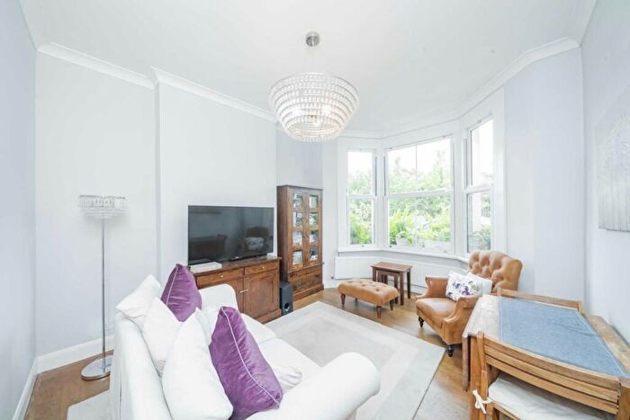 2 Bedroom Flat To Rent In Buckingham Road, London, N22