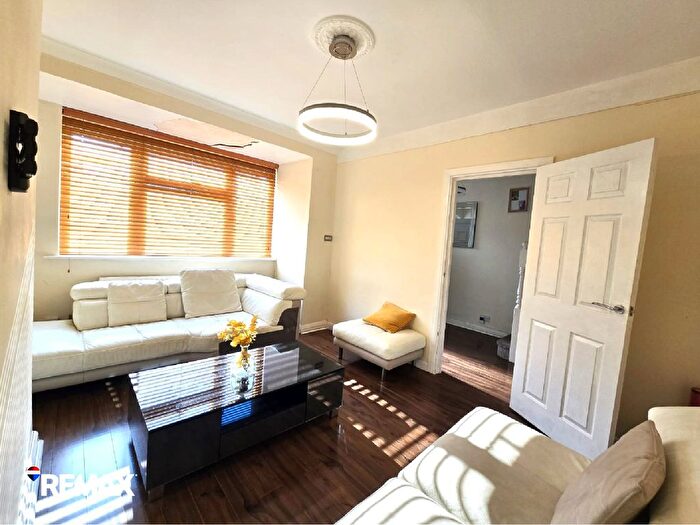 5 Bedroom Semi-Detached House To Rent In Lodge Lane, Romford, RM5