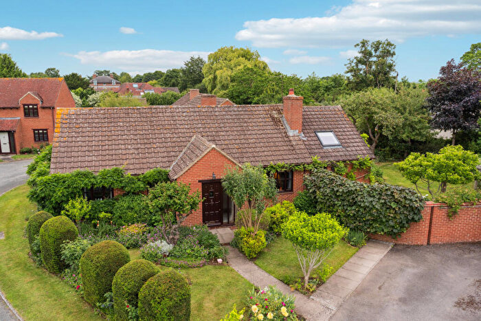 4 Bedroom Detached Bungalow For Sale In Orchard Close, Shillingford, OX10