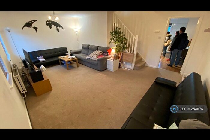 3 Bedroom Semi-Detached House To Rent In Bensham Road, Gateshead, NE8
