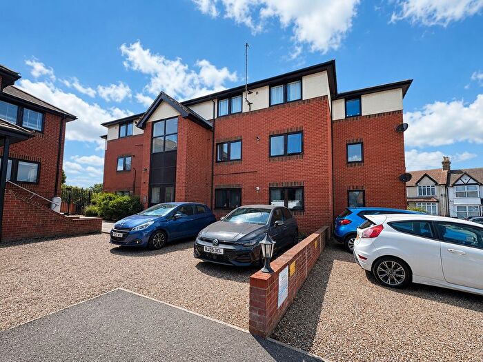 2 Bedroom Flat To Rent In George Hill Road, Broadstairs, Kent, CT10