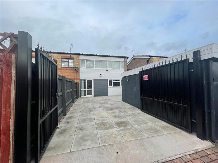 3 Bedroom House To Rent In Wattisham Square, Birmingham, B35