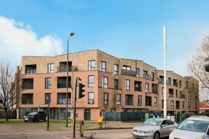 2 Bedroom Apartment For Sale In Eastcote Lane, Harrow, HA2