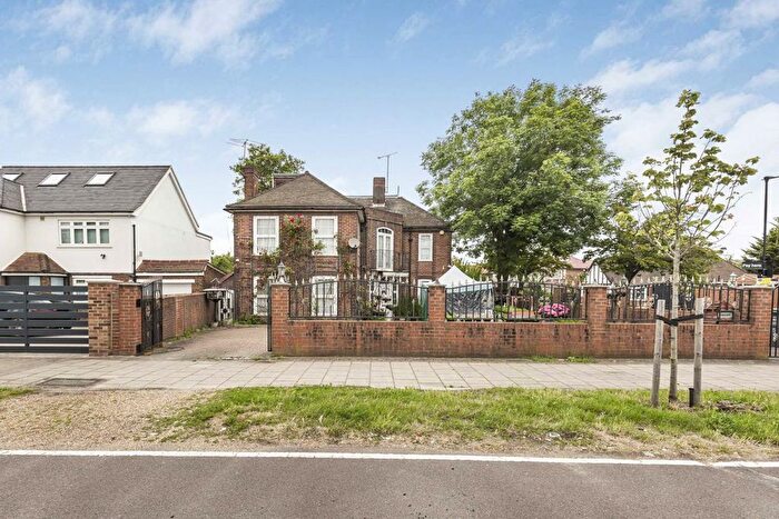 7 Bedroom Detached House For Sale In Great West Road, Hounslow, TW5