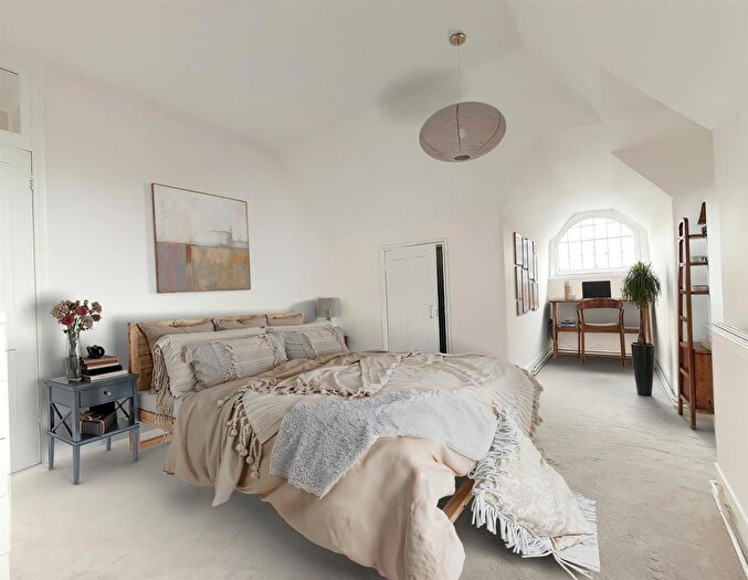 1 Bedroom Flat To Rent In Lyndhurst Gardens, Belsize Park, NW3