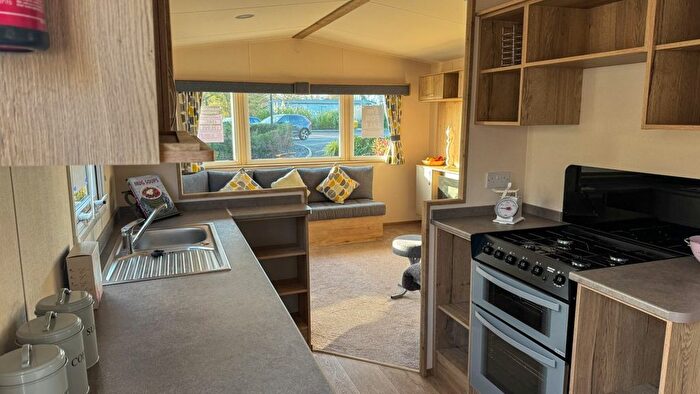 2 Bedroom Mobile/park Home For Sale In Carlton, Saxmundham, IP17
