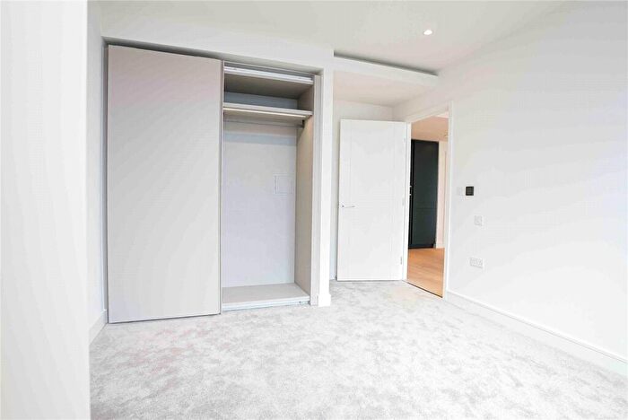 2 Bedroom Apartment For Sale In South Quay Plaza, Canary Wharf, E14