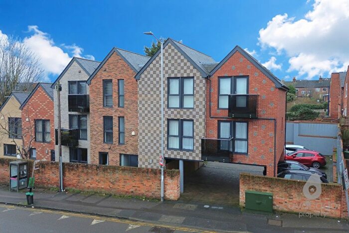 2 Bedroom Flat For Sale In Pell Street, Reading, RG1