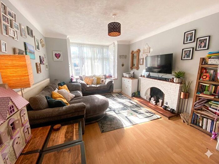 3 Bedroom Detached House For Sale In College Ride, Camberley, Surrey, GU15