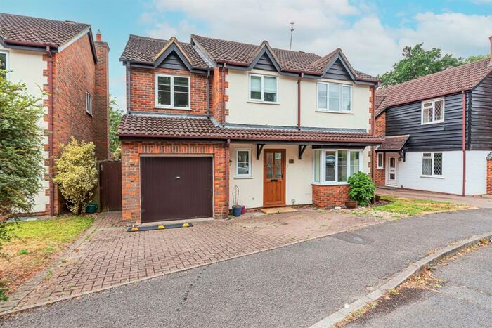 5 Bedroom Detached House To Rent In The Junipers, Wokingham, RG41
