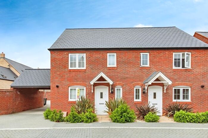 3 Bedroom End Terrace House To Rent In Wetherby Road, Bicester, OX26