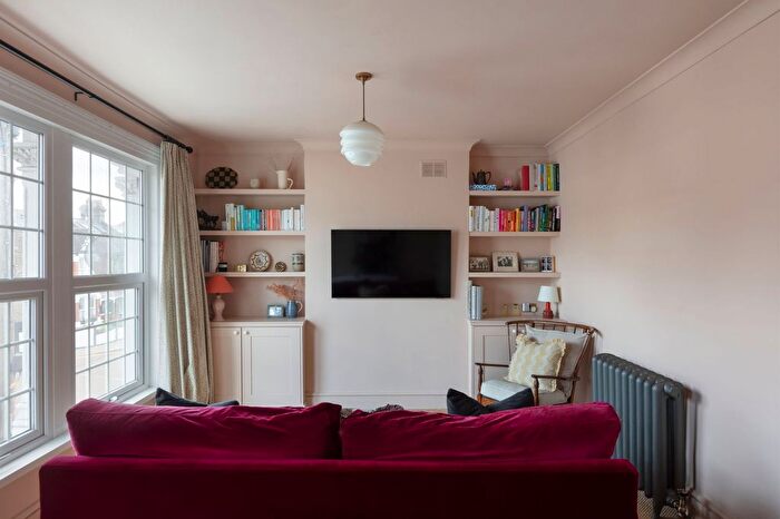 3 Bedroom Flat For Sale In Pembroke Road, Walthamstow, London, E17