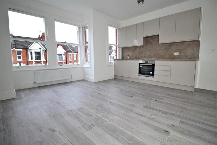 4 Bedroom Flat To Rent In St. Johns Avenue, London, NW10